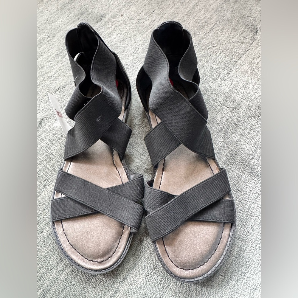 Reaction Kenneth Cole Black and Gray Sandals